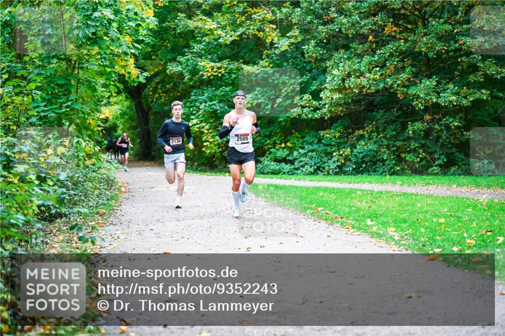 12.10.2025 - Bramfelder Halbmarathon 2025 Dr. Thomas Lammeyer http://msf.ph/oto/9352243 12.10.2025 10:42:52 Laufen 2138, 2505 meine-sportfotos.de