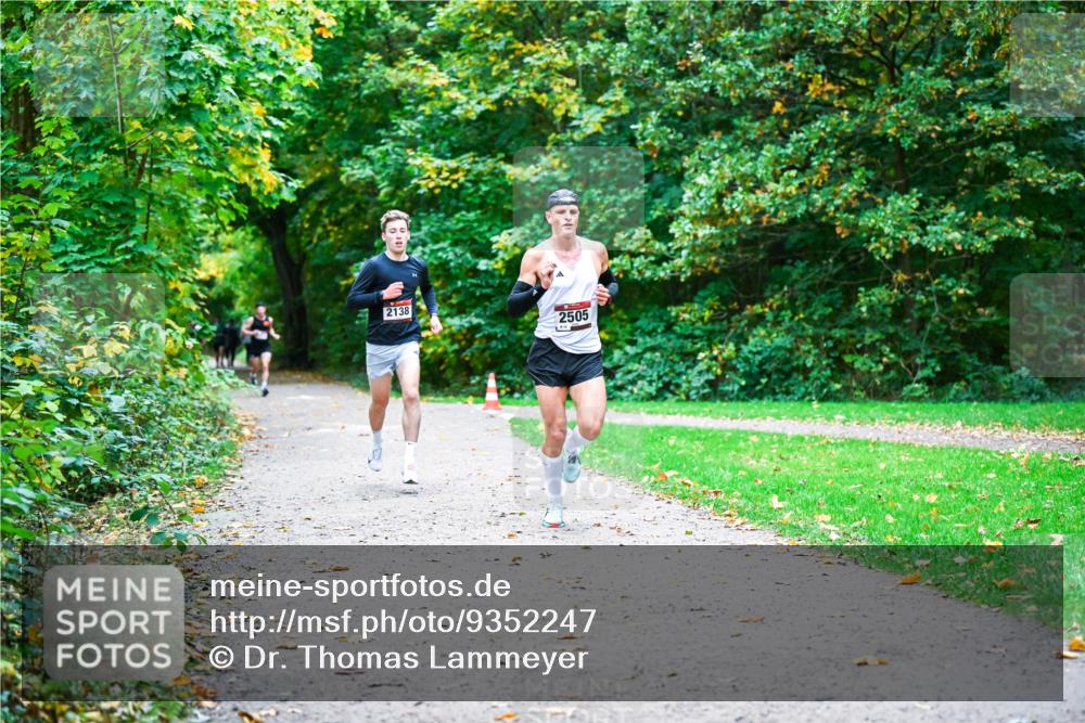 12.10.2025 - Bramfelder Halbmarathon 2025 Dr. Thomas Lammeyer http://msf.ph/oto/9352247 12.10.2025 10:42:53 Laufen 2138, 2505 meine-sportfotos.de