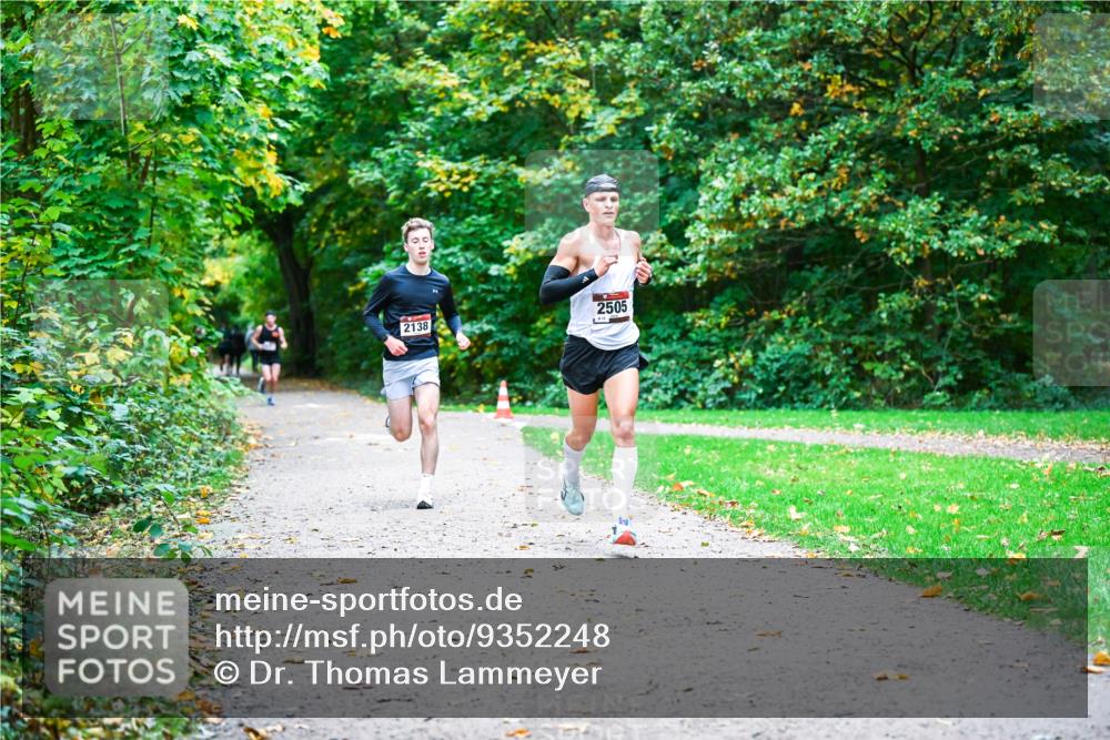 12.10.2025 - Bramfelder Halbmarathon 2025 Dr. Thomas Lammeyer http://msf.ph/oto/9352248 12.10.2025 10:42:53 Laufen 2505, 2138 meine-sportfotos.de