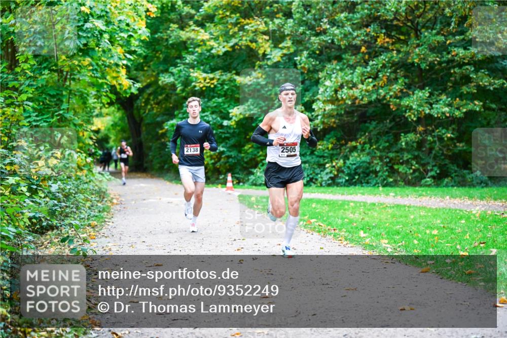 12.10.2025 - Bramfelder Halbmarathon 2025 Dr. Thomas Lammeyer http://msf.ph/oto/9352249 12.10.2025 10:42:53 Laufen 2138, 2505 meine-sportfotos.de