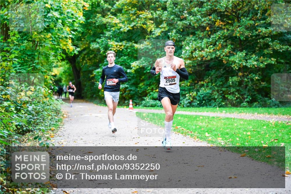 12.10.2025 - Bramfelder Halbmarathon 2025 Dr. Thomas Lammeyer http://msf.ph/oto/9352250 12.10.2025 10:42:53 Laufen 213, 2505 meine-sportfotos.de