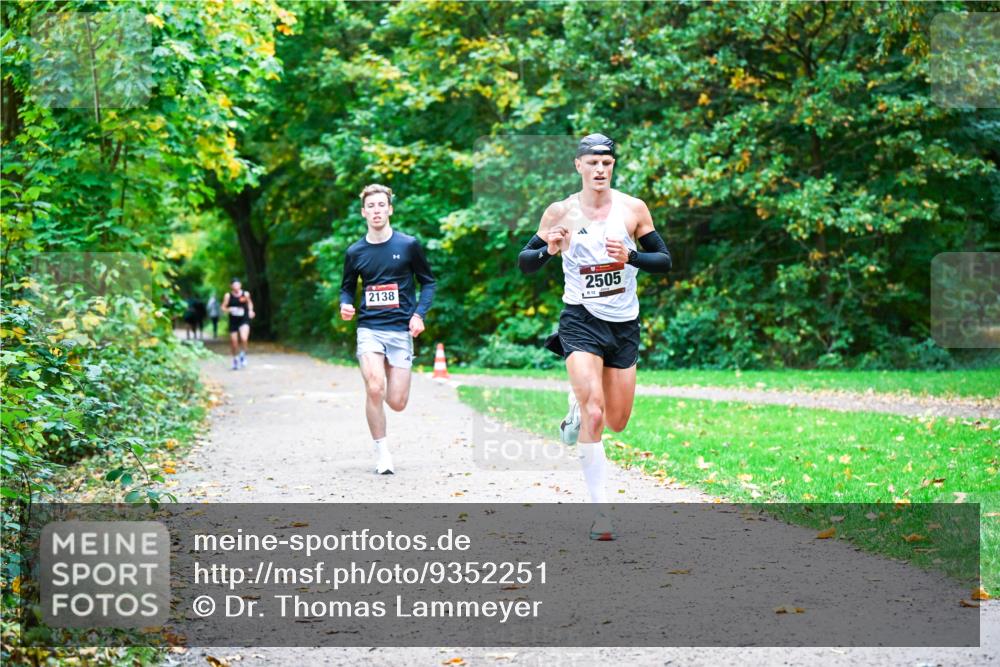 12.10.2025 - Bramfelder Halbmarathon 2025 Dr. Thomas Lammeyer http://msf.ph/oto/9352251 12.10.2025 10:42:53 Laufen 2138, 2505, 812 meine-sportfotos.de