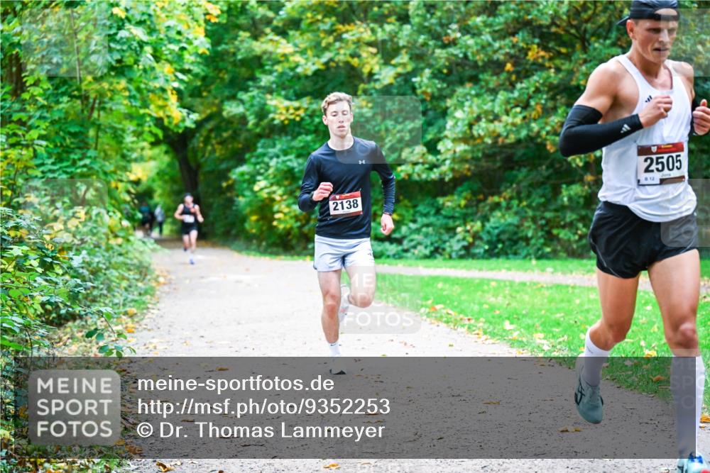 12.10.2025 - Bramfelder Halbmarathon 2025 Dr. Thomas Lammeyer http://msf.ph/oto/9352253 12.10.2025 10:42:54 Laufen 2138, 2505, 12 meine-sportfotos.de