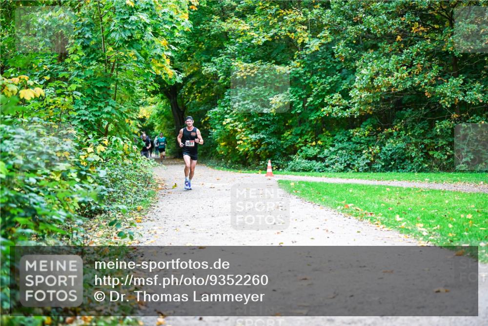12.10.2025 - Bramfelder Halbmarathon 2025 Dr. Thomas Lammeyer http://msf.ph/oto/9352260 12.10.2025 10:42:57 Laufen 2251 meine-sportfotos.de