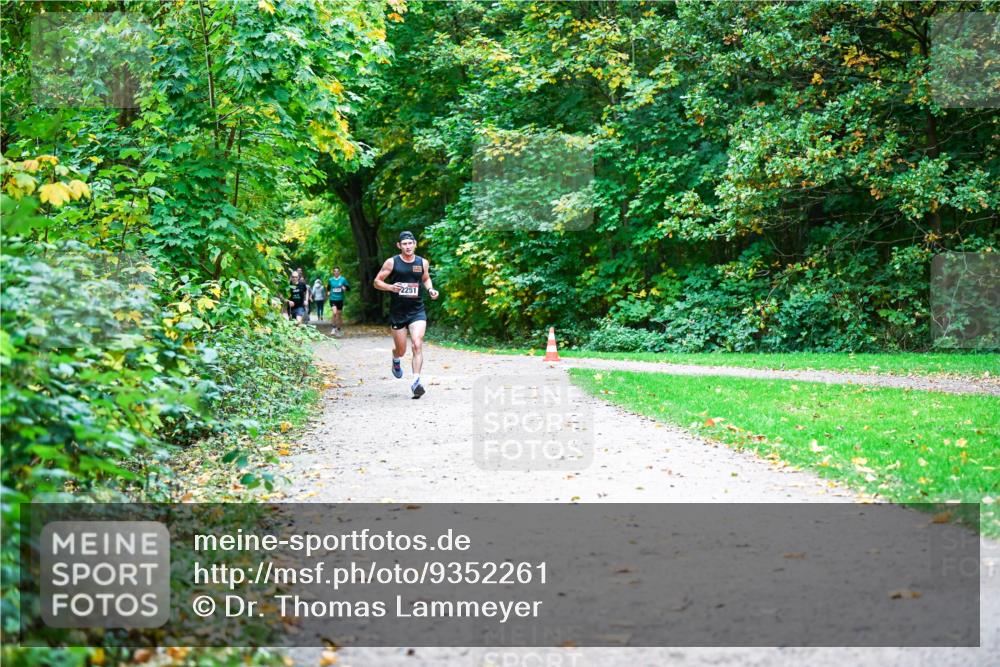 12.10.2025 - Bramfelder Halbmarathon 2025 Dr. Thomas Lammeyer http://msf.ph/oto/9352261 12.10.2025 10:42:57 Laufen 2251 meine-sportfotos.de