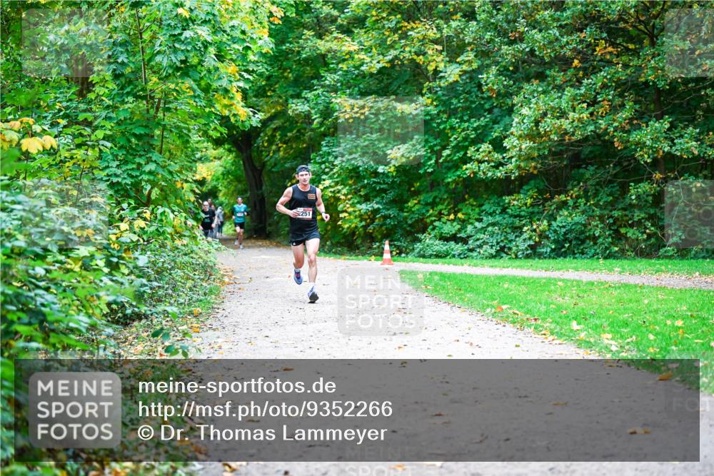 12.10.2025 - Bramfelder Halbmarathon 2025 Dr. Thomas Lammeyer http://msf.ph/oto/9352266 12.10.2025 10:42:58 Laufen  meine-sportfotos.de