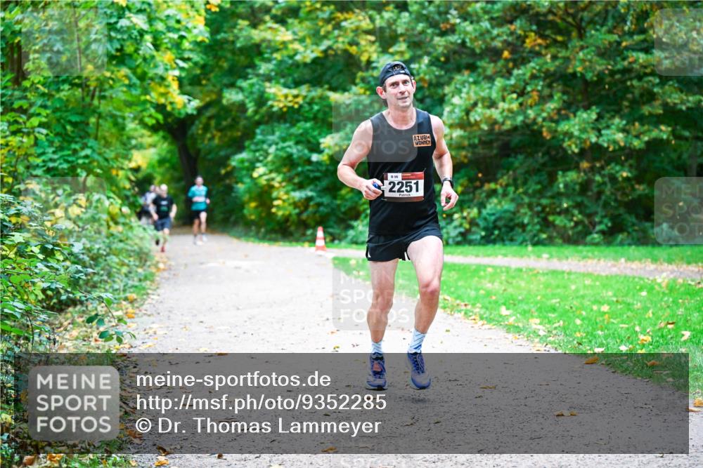 12.10.2025 - Bramfelder Halbmarathon 2025 Dr. Thomas Lammeyer http://msf.ph/oto/9352285 12.10.2025 10:43:01 Laufen 2251 meine-sportfotos.de