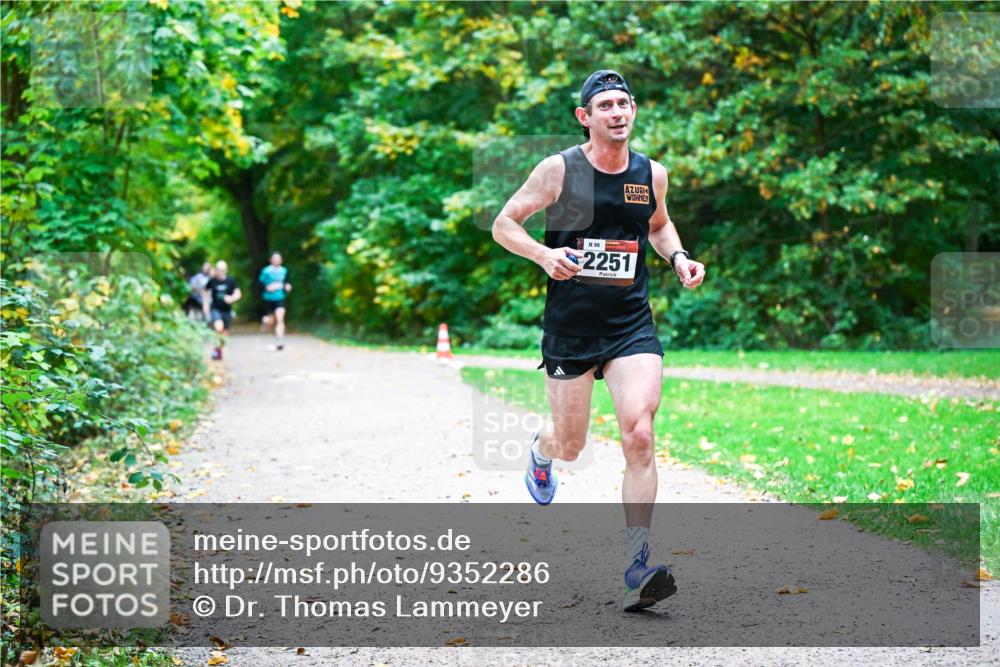 12.10.2025 - Bramfelder Halbmarathon 2025 Dr. Thomas Lammeyer http://msf.ph/oto/9352286 12.10.2025 10:43:01 Laufen 96, 2251 meine-sportfotos.de