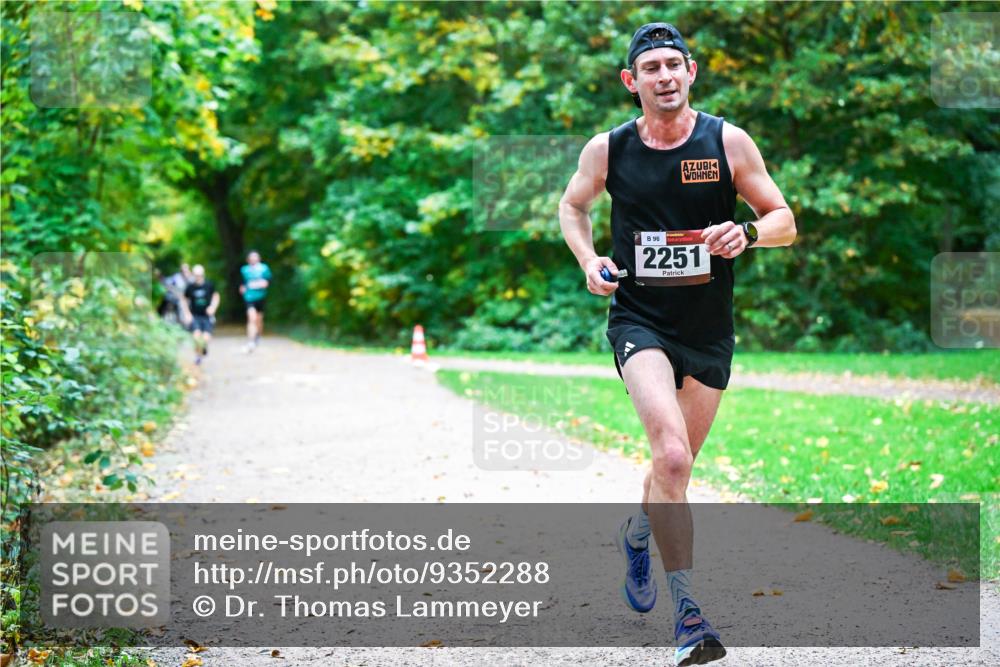 12.10.2025 - Bramfelder Halbmarathon 2025 Dr. Thomas Lammeyer http://msf.ph/oto/9352288 12.10.2025 10:43:01 Laufen 96, 2251 meine-sportfotos.de
