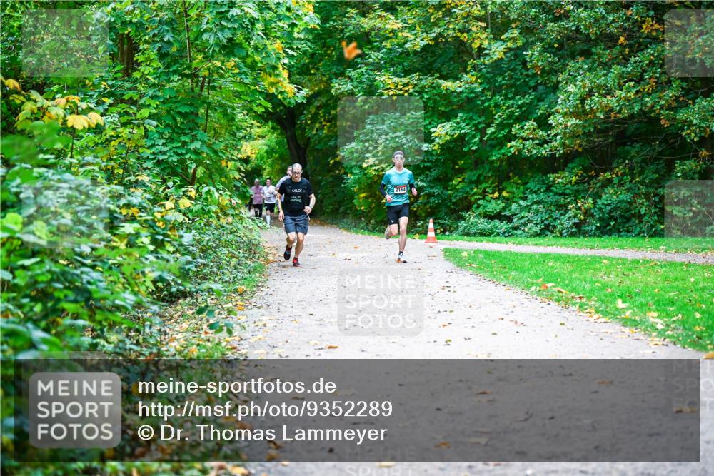 12.10.2025 - Bramfelder Halbmarathon 2025 Dr. Thomas Lammeyer http://msf.ph/oto/9352289 12.10.2025 10:43:04 Laufen 2164 meine-sportfotos.de