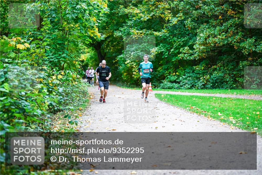 12.10.2025 - Bramfelder Halbmarathon 2025 Dr. Thomas Lammeyer http://msf.ph/oto/9352295 12.10.2025 10:43:05 Laufen 2164 meine-sportfotos.de