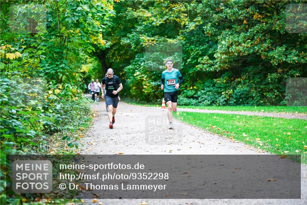 12.10.2025 - Bramfelder Halbmarathon 2025 Dr. Thomas Lammeyer http://msf.ph/oto/9352298 12.10.2025 10:43:06 Laufen 2164 meine-sportfotos.de