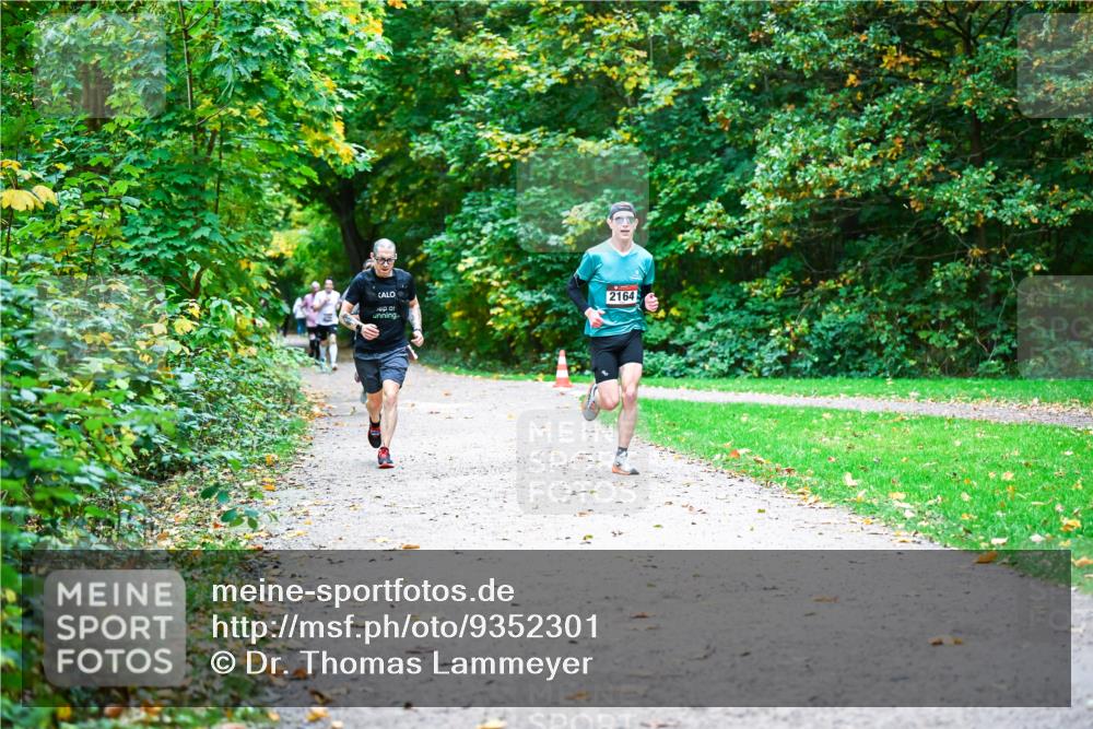 12.10.2025 - Bramfelder Halbmarathon 2025 Dr. Thomas Lammeyer http://msf.ph/oto/9352301 12.10.2025 10:43:06 Laufen 2164 meine-sportfotos.de