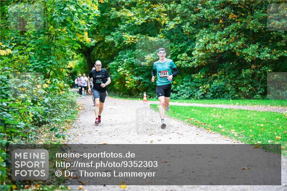 12.10.2025 - Bramfelder Halbmarathon 2025 Dr. Thomas Lammeyer http://msf.ph/oto/9352303 12.10.2025 10:43:07 Laufen 2164 meine-sportfotos.de