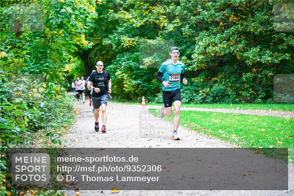 12.10.2025 - Bramfelder Halbmarathon 2025 Dr. Thomas Lammeyer http://msf.ph/oto/9352306 12.10.2025 10:43:07 Laufen 2164 meine-sportfotos.de