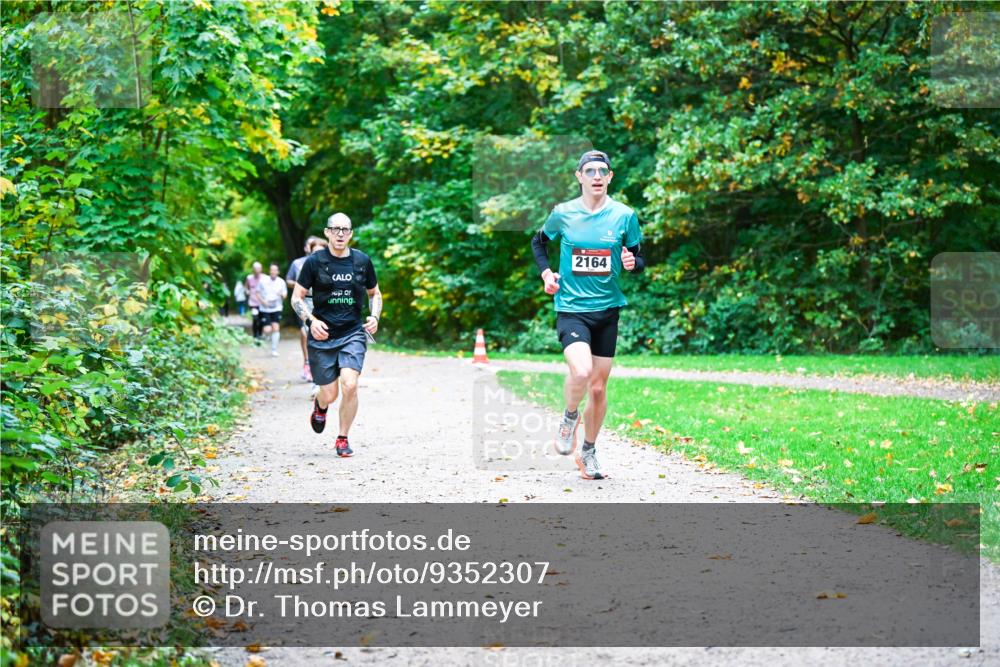 12.10.2025 - Bramfelder Halbmarathon 2025 Dr. Thomas Lammeyer http://msf.ph/oto/9352307 12.10.2025 10:43:07 Laufen 2164 meine-sportfotos.de