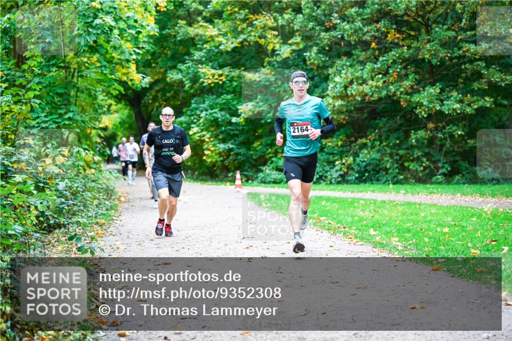 12.10.2025 - Bramfelder Halbmarathon 2025 Dr. Thomas Lammeyer http://msf.ph/oto/9352308 12.10.2025 10:43:07 Laufen 2164 meine-sportfotos.de