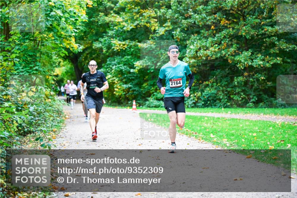 12.10.2025 - Bramfelder Halbmarathon 2025 Dr. Thomas Lammeyer http://msf.ph/oto/9352309 12.10.2025 10:43:08 Laufen 2164 meine-sportfotos.de