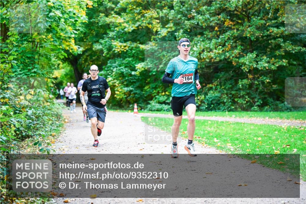 12.10.2025 - Bramfelder Halbmarathon 2025 Dr. Thomas Lammeyer http://msf.ph/oto/9352310 12.10.2025 10:43:08 Laufen 164 meine-sportfotos.de