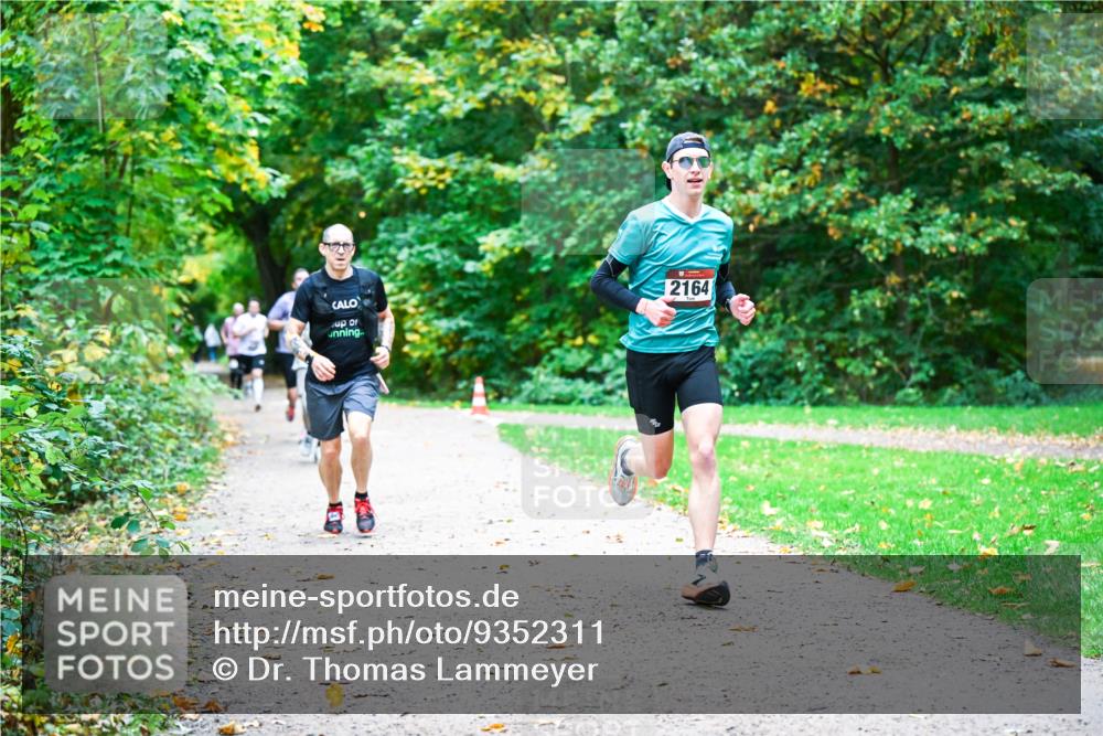 12.10.2025 - Bramfelder Halbmarathon 2025 Dr. Thomas Lammeyer http://msf.ph/oto/9352311 12.10.2025 10:43:08 Laufen 2164 meine-sportfotos.de