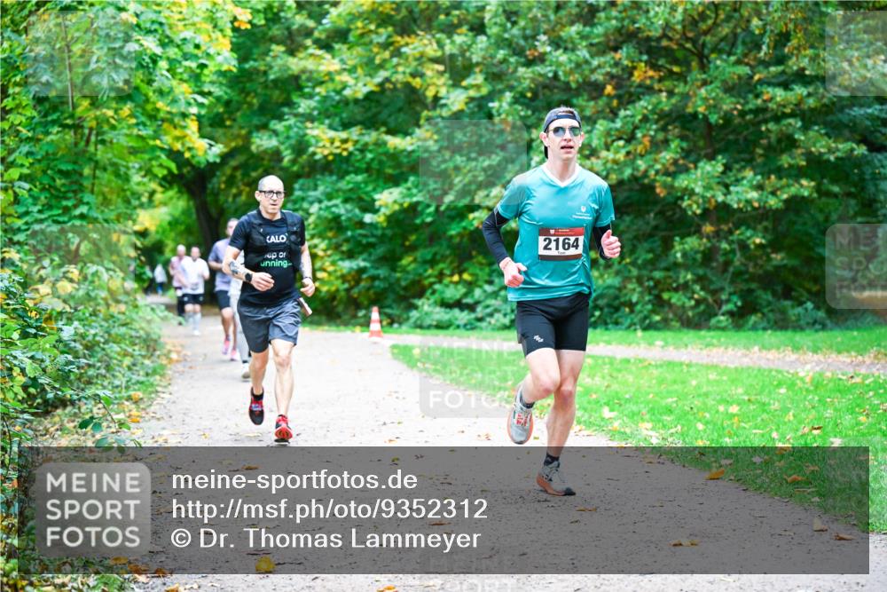 12.10.2025 - Bramfelder Halbmarathon 2025 Dr. Thomas Lammeyer http://msf.ph/oto/9352312 12.10.2025 10:43:08 Laufen 2164 meine-sportfotos.de