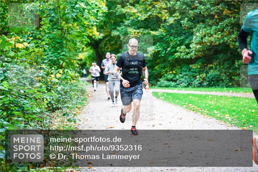 12.10.2025 - Bramfelder Halbmarathon 2025 Dr. Thomas Lammeyer http://msf.ph/oto/9352316 12.10.2025 10:43:09 Laufen 24 meine-sportfotos.de