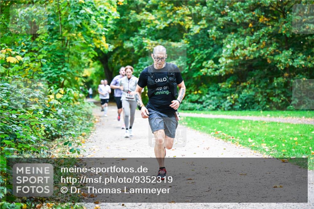 12.10.2025 - Bramfelder Halbmarathon 2025 Dr. Thomas Lammeyer http://msf.ph/oto/9352319 12.10.2025 10:43:09 Laufen 2461 meine-sportfotos.de