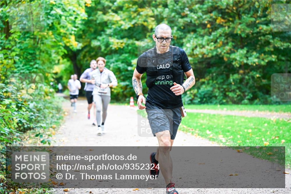 12.10.2025 - Bramfelder Halbmarathon 2025 Dr. Thomas Lammeyer http://msf.ph/oto/9352324 12.10.2025 10:43:10 Laufen 748 meine-sportfotos.de