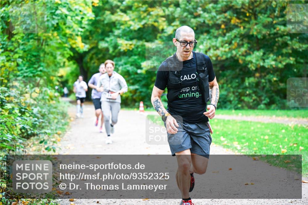 12.10.2025 - Bramfelder Halbmarathon 2025 Dr. Thomas Lammeyer http://msf.ph/oto/9352325 12.10.2025 10:43:10 Laufen  meine-sportfotos.de