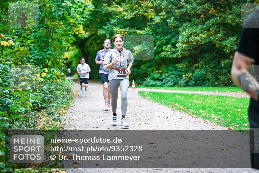 12.10.2025 - Bramfelder Halbmarathon 2025 Dr. Thomas Lammeyer http://msf.ph/oto/9352328 12.10.2025 10:43:11 Laufen 2481 meine-sportfotos.de