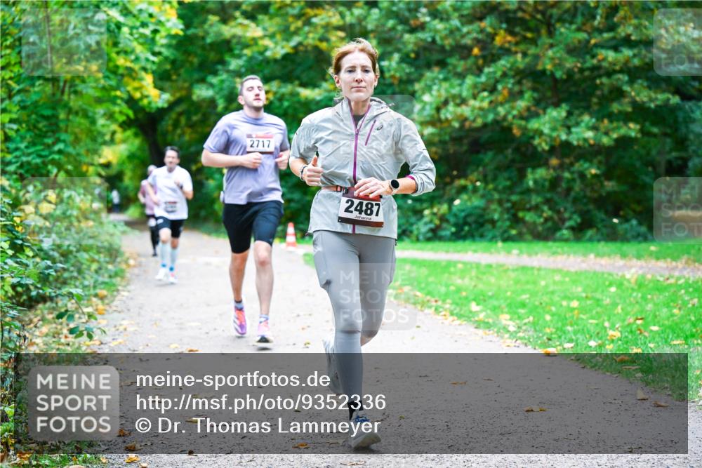 12.10.2025 - Bramfelder Halbmarathon 2025 Dr. Thomas Lammeyer http://msf.ph/oto/9352336 12.10.2025 10:43:12 Laufen 2717, 2487 meine-sportfotos.de