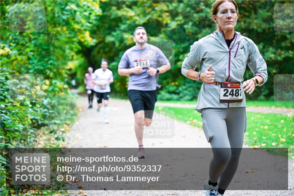 12.10.2025 - Bramfelder Halbmarathon 2025 Dr. Thomas Lammeyer http://msf.ph/oto/9352337 12.10.2025 10:43:12 Laufen 2717, 34, 2481 meine-sportfotos.de