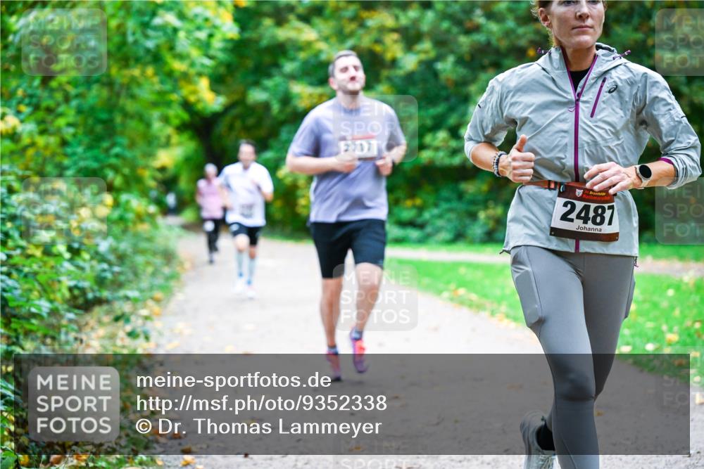 12.10.2025 - Bramfelder Halbmarathon 2025 Dr. Thomas Lammeyer http://msf.ph/oto/9352338 12.10.2025 10:43:12 Laufen 2717, 2481 meine-sportfotos.de