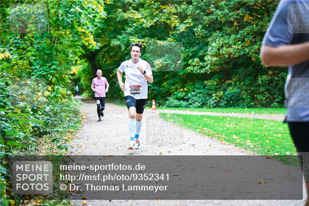 12.10.2025 - Bramfelder Halbmarathon 2025 Dr. Thomas Lammeyer http://msf.ph/oto/9352341 12.10.2025 10:43:14 Laufen 2065 meine-sportfotos.de