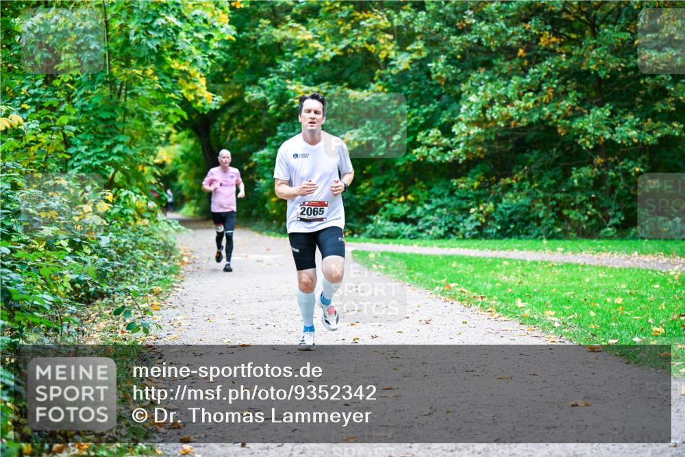 12.10.2025 - Bramfelder Halbmarathon 2025 Dr. Thomas Lammeyer http://msf.ph/oto/9352342 12.10.2025 10:43:14 Laufen 2065 meine-sportfotos.de