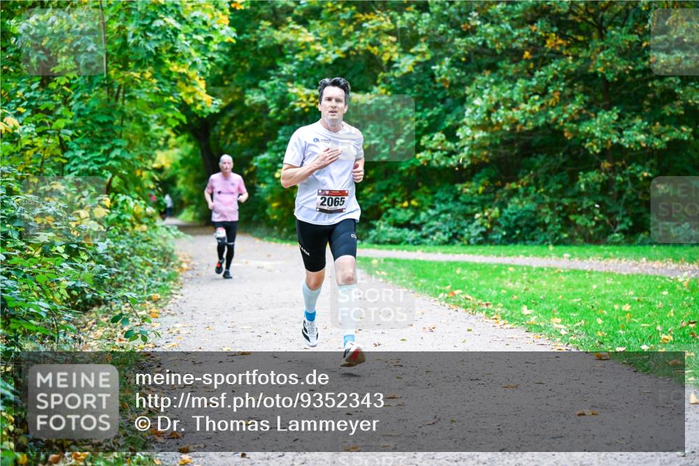 12.10.2025 - Bramfelder Halbmarathon 2025 Dr. Thomas Lammeyer http://msf.ph/oto/9352343 12.10.2025 10:43:14 Laufen 2065 meine-sportfotos.de
