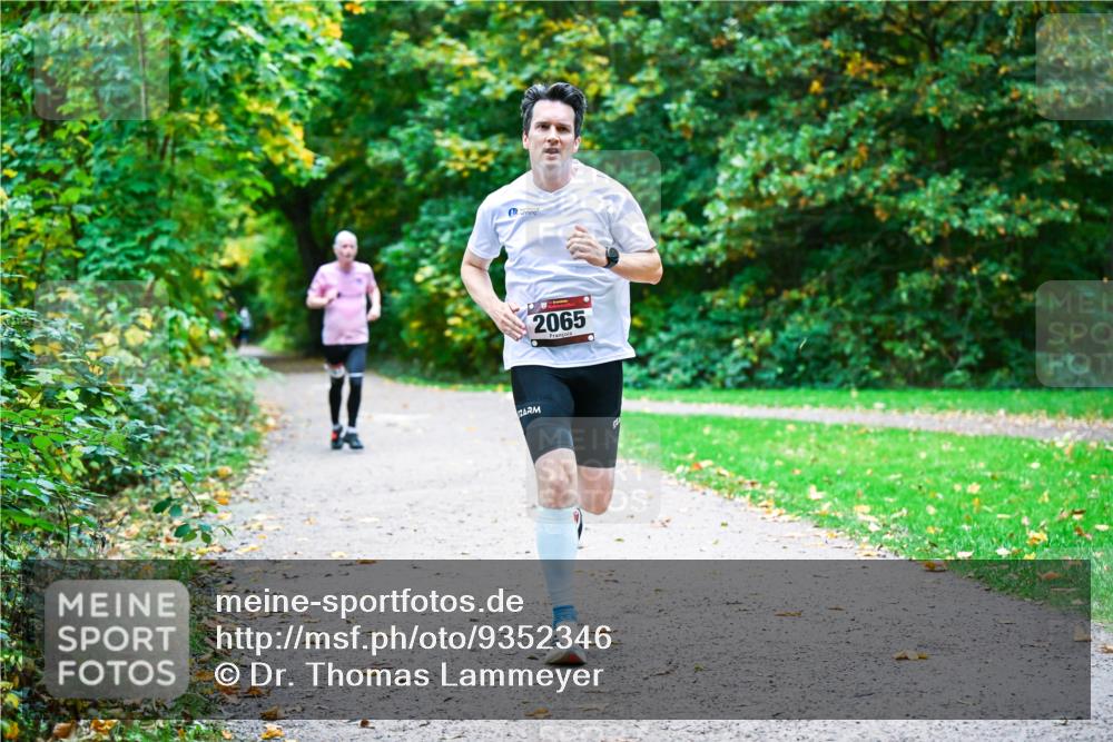 12.10.2025 - Bramfelder Halbmarathon 2025 Dr. Thomas Lammeyer http://msf.ph/oto/9352346 12.10.2025 10:43:15 Laufen 2065 meine-sportfotos.de