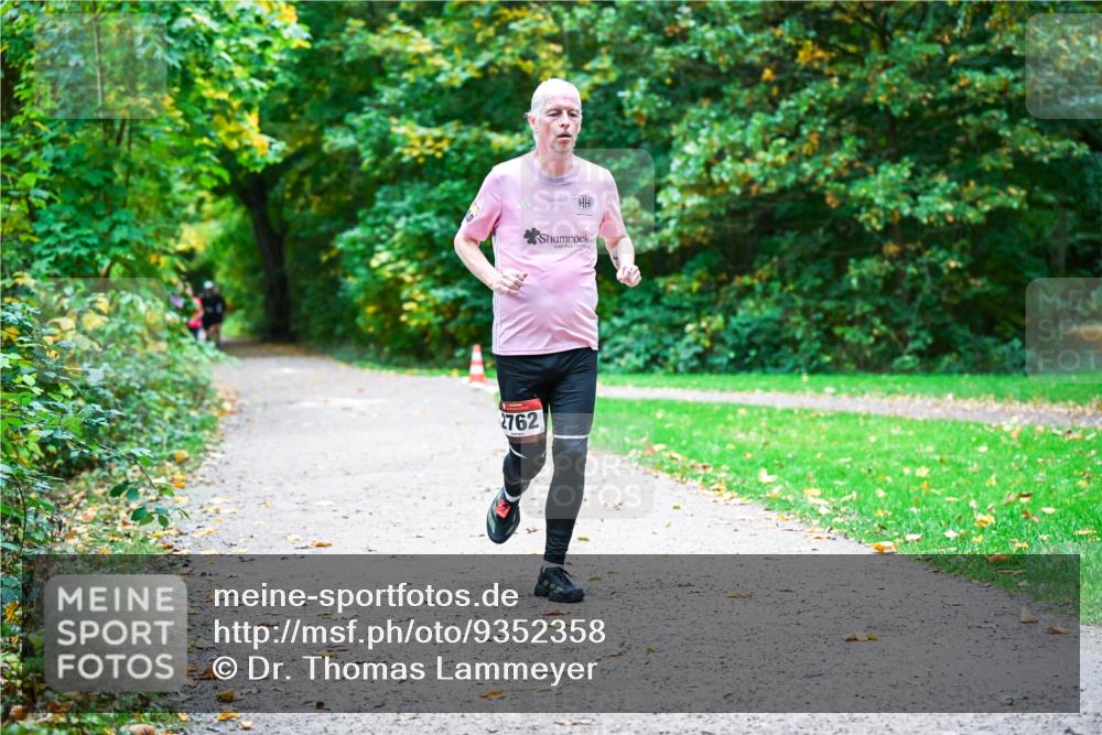 12.10.2025 - Bramfelder Halbmarathon 2025 Dr. Thomas Lammeyer http://msf.ph/oto/9352358 12.10.2025 10:43:18 Laufen 2762 meine-sportfotos.de