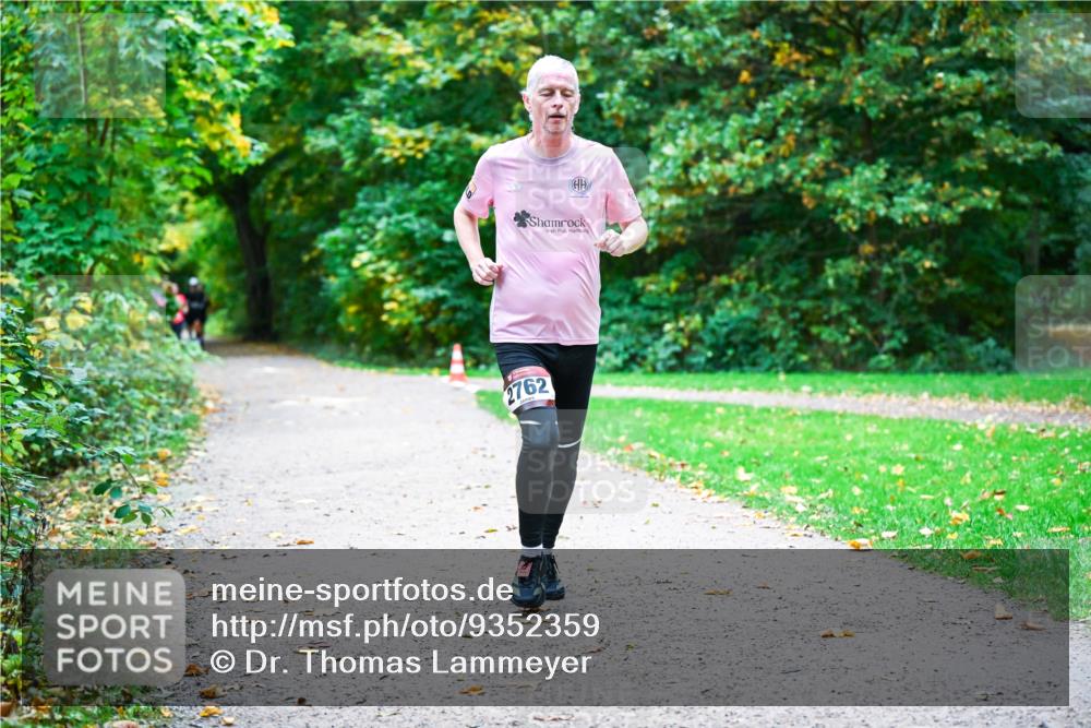 12.10.2025 - Bramfelder Halbmarathon 2025 Dr. Thomas Lammeyer http://msf.ph/oto/9352359 12.10.2025 10:43:18 Laufen 2762 meine-sportfotos.de