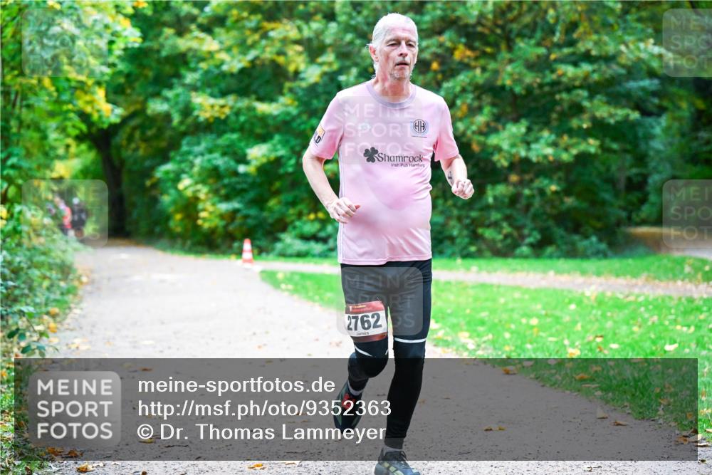 12.10.2025 - Bramfelder Halbmarathon 2025 Dr. Thomas Lammeyer http://msf.ph/oto/9352363 12.10.2025 10:43:19 Laufen 2762 meine-sportfotos.de