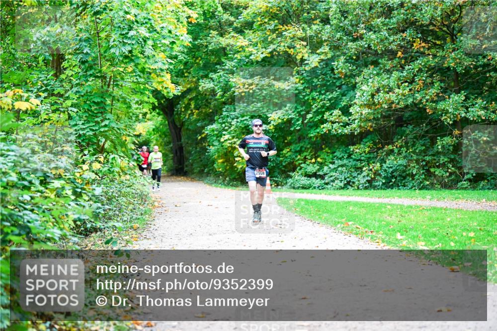 12.10.2025 - Bramfelder Halbmarathon 2025 Dr. Thomas Lammeyer http://msf.ph/oto/9352399 12.10.2025 10:43:33 Laufen 2559 meine-sportfotos.de