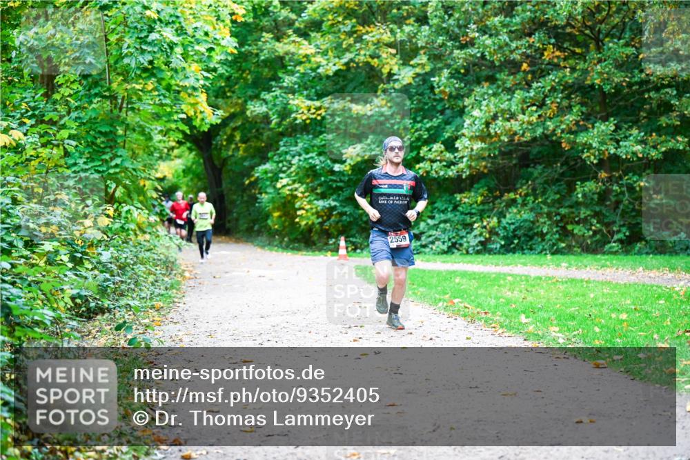 12.10.2025 - Bramfelder Halbmarathon 2025 Dr. Thomas Lammeyer http://msf.ph/oto/9352405 12.10.2025 10:43:34 Laufen 2559 meine-sportfotos.de
