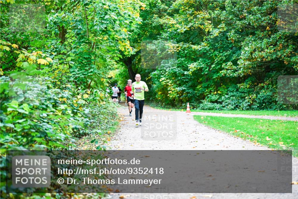 12.10.2025 - Bramfelder Halbmarathon 2025 Dr. Thomas Lammeyer http://msf.ph/oto/9352418 12.10.2025 10:43:38 Laufen 2643 meine-sportfotos.de