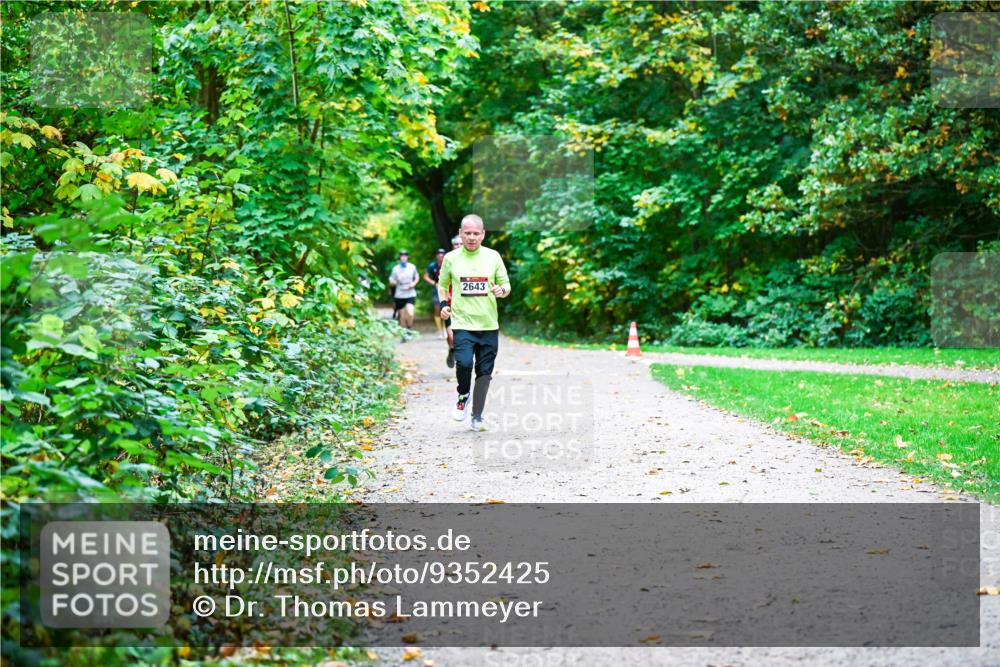 12.10.2025 - Bramfelder Halbmarathon 2025 Dr. Thomas Lammeyer http://msf.ph/oto/9352425 12.10.2025 10:43:39 Laufen 2643 meine-sportfotos.de