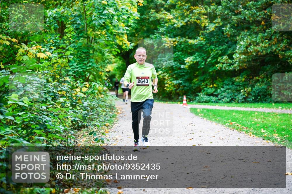 12.10.2025 - Bramfelder Halbmarathon 2025 Dr. Thomas Lammeyer http://msf.ph/oto/9352435 12.10.2025 10:43:40 Laufen 2643 meine-sportfotos.de