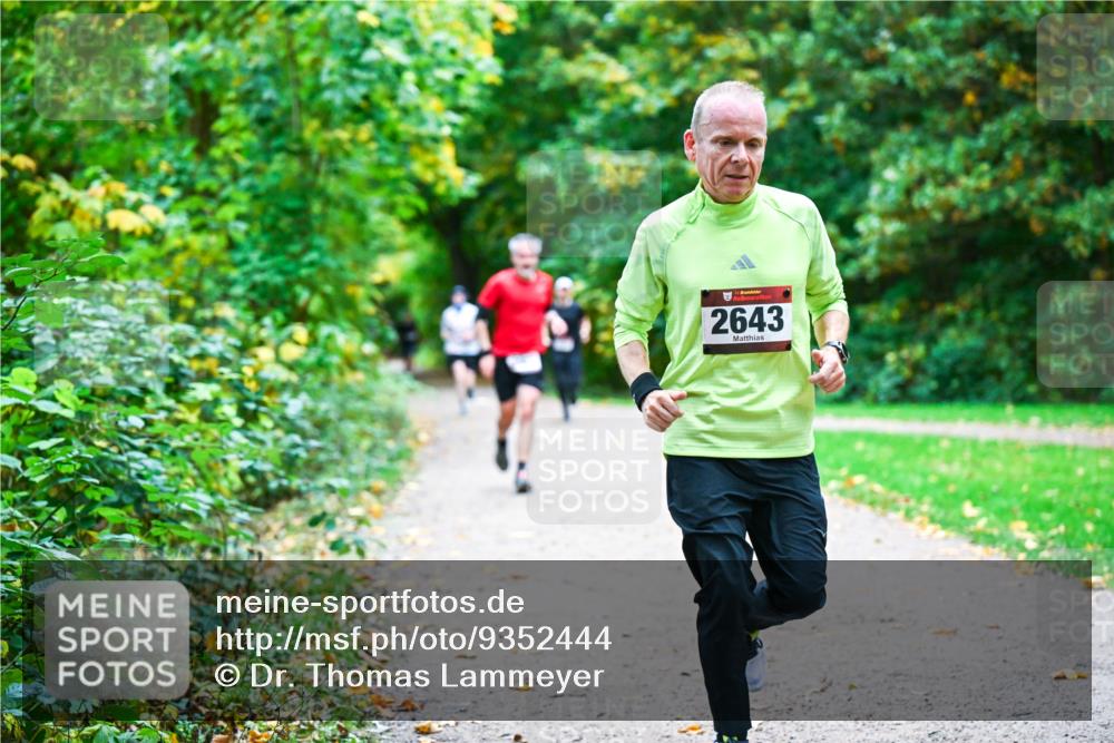 12.10.2025 - Bramfelder Halbmarathon 2025 Dr. Thomas Lammeyer http://msf.ph/oto/9352444 12.10.2025 10:43:42 Laufen 34, 2643 meine-sportfotos.de