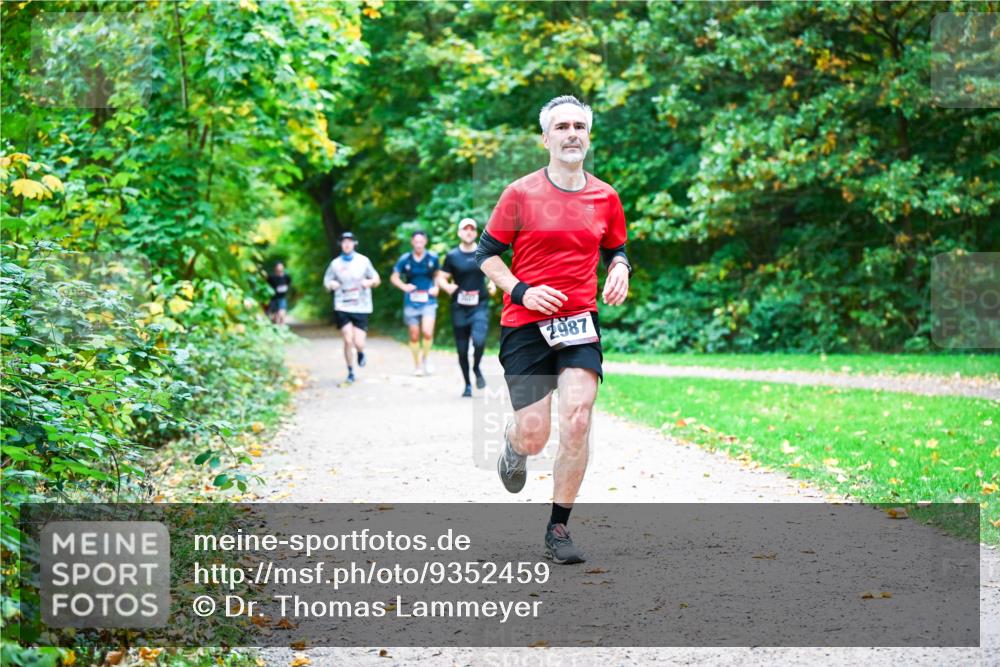 12.10.2025 - Bramfelder Halbmarathon 2025 Dr. Thomas Lammeyer http://msf.ph/oto/9352459 12.10.2025 10:43:44 Laufen 2987 meine-sportfotos.de