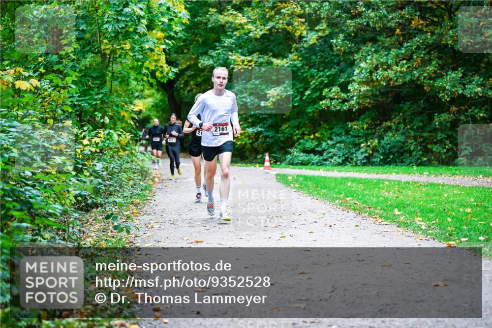 12.10.2025 - Bramfelder Halbmarathon 2025 Dr. Thomas Lammeyer http://msf.ph/oto/9352528 12.10.2025 10:43:59 Laufen 2161, 21, 511 meine-sportfotos.de
