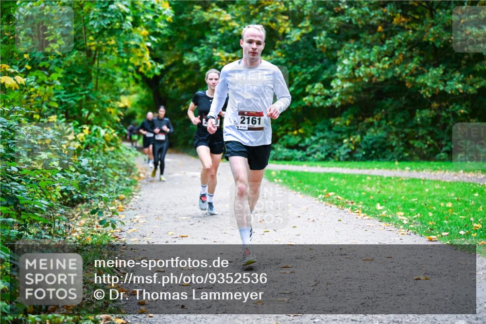 12.10.2025 - Bramfelder Halbmarathon 2025 Dr. Thomas Lammeyer http://msf.ph/oto/9352536 12.10.2025 10:44:00 Laufen 2161 meine-sportfotos.de