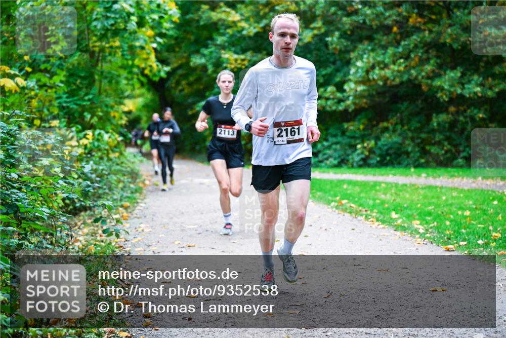 12.10.2025 - Bramfelder Halbmarathon 2025 Dr. Thomas Lammeyer http://msf.ph/oto/9352538 12.10.2025 10:44:01 Laufen 2113, 2161 meine-sportfotos.de